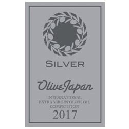 Recibimos la medalla de plata en Olive Japan 2017. We received the silver medal at Olive Japan 2017.